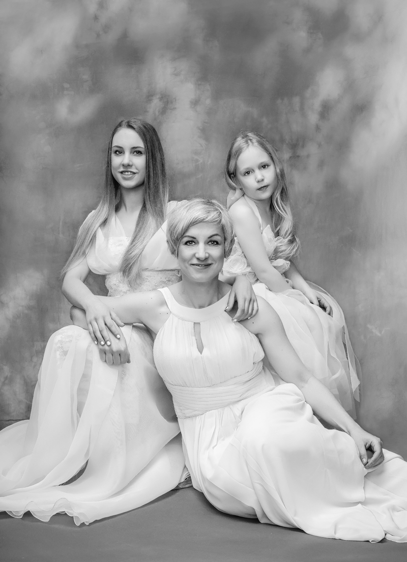 three girls family portraits, cream dresses