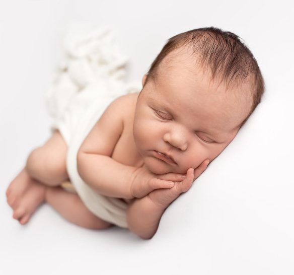 3 reasons why you should book newborn photography session ahead of time​